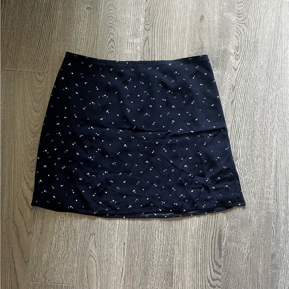 BRAND NEW Aritzia skirt - Picture 1 of 1